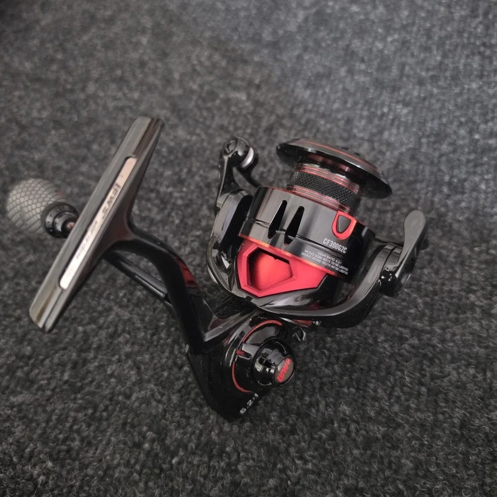 Lew's Carbon Fire Spinning Reel - Model CF300G2C Gear Ratio 6.2:1 Size 300